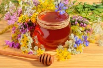 Honey with flowers (Bild: © eAlisa - Fotolia.com)